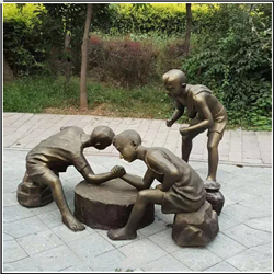 鑄銅關公 三個小男孩公園掰手腕銅雕塑